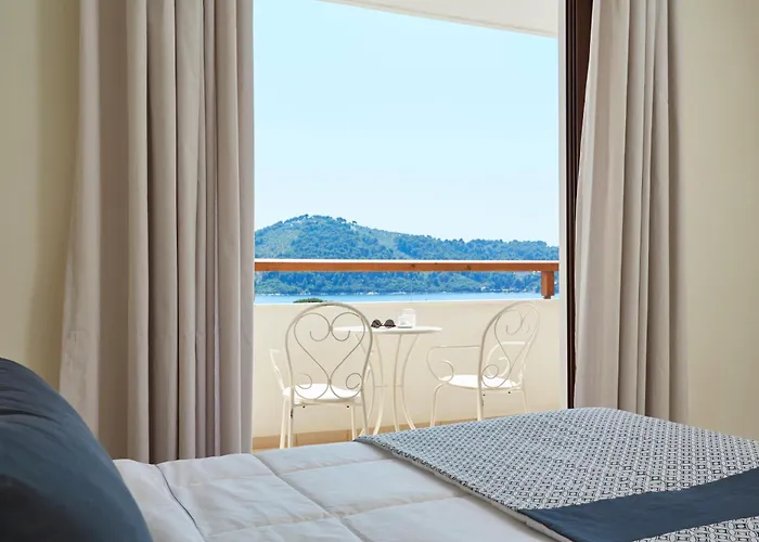 Living Apartahotel 4*