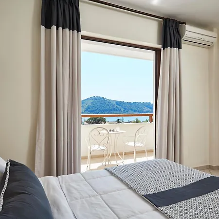 Living 4* مدينة سكياثوس