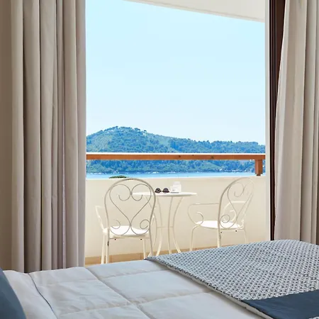 Living Ξενοδοχείο με διαμερίσματα 4*