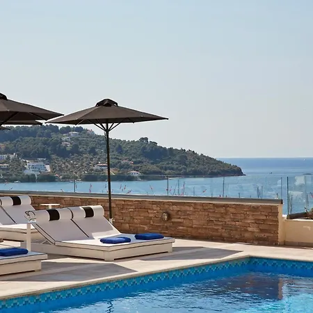 Ξενοδοχείο με διαμερίσματα Living 4*