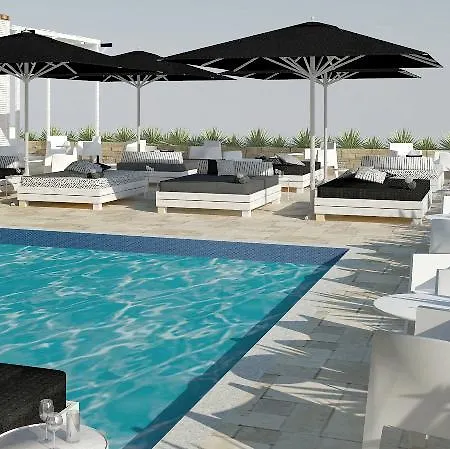 Living 4*